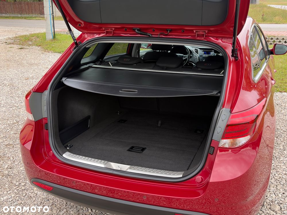Hyundai i40 Kombi blue 1.6 Family - 34