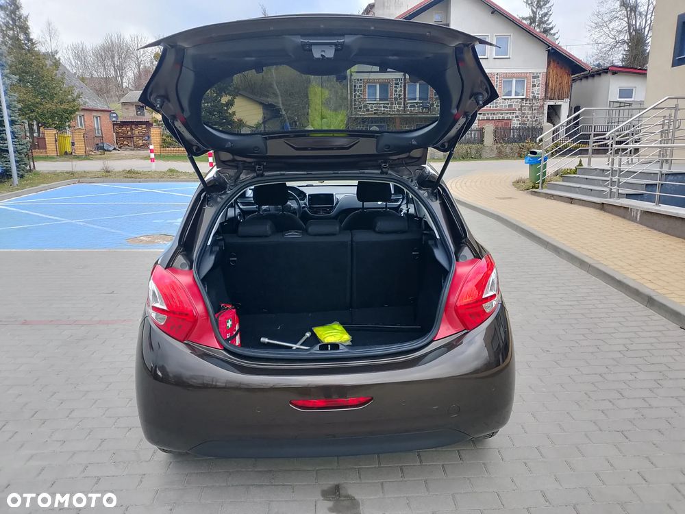 Peugeot 208 - 22