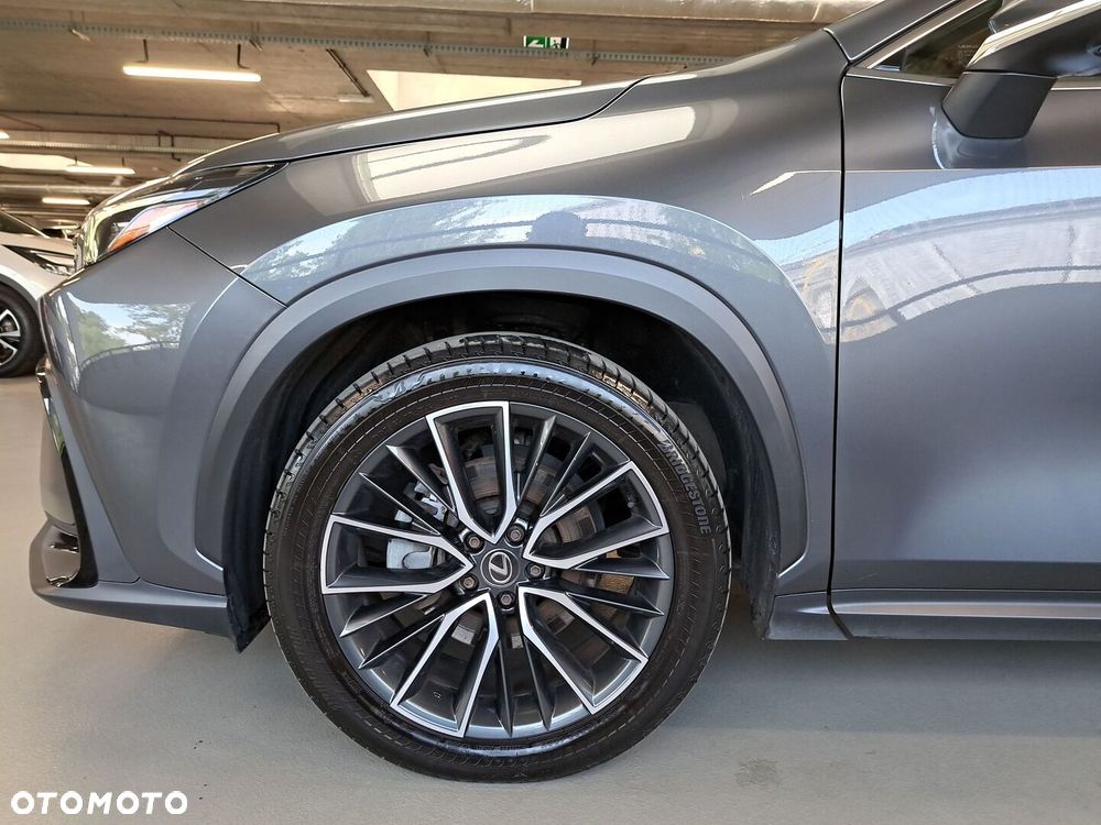 Lexus NX 350h Omotenashi AWD - 39