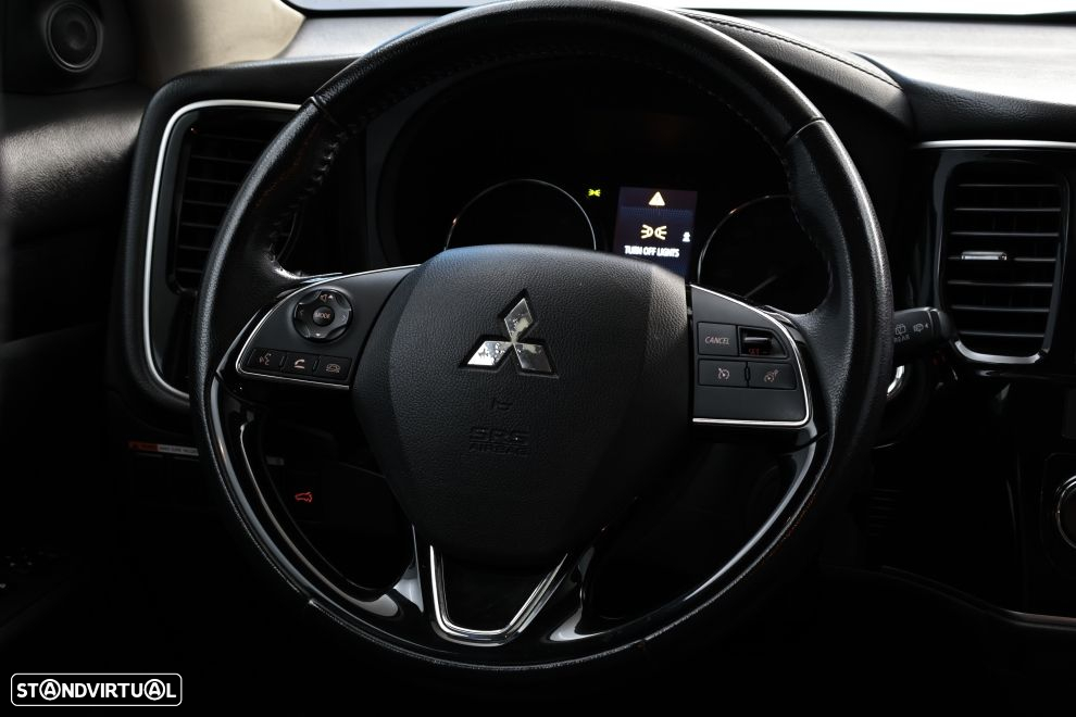 Mitsubishi Outlander 2.2 DI-D Intense+ - 18