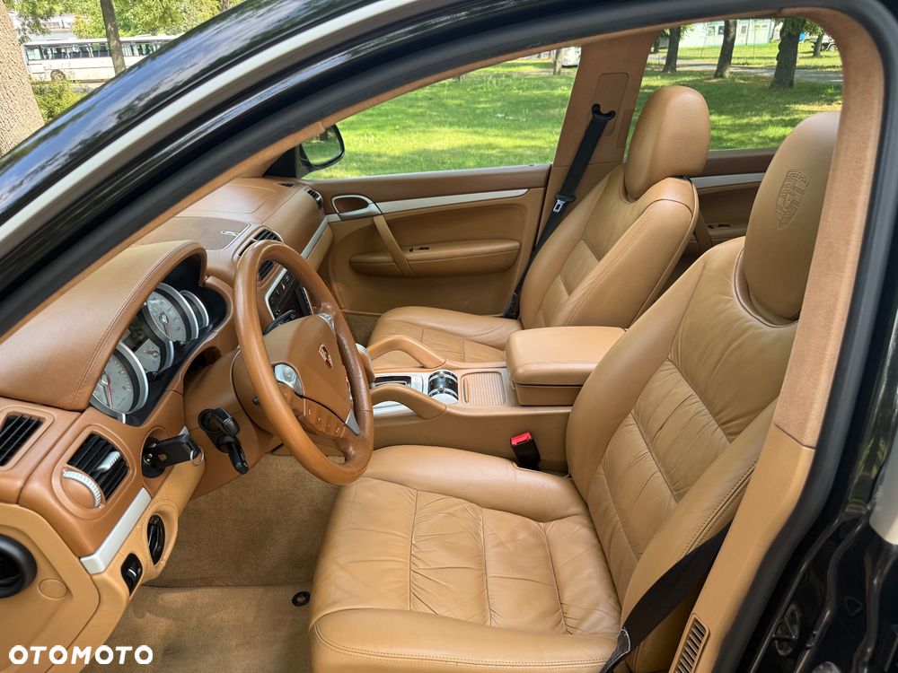 Porsche Cayenne Turbo S - 21
