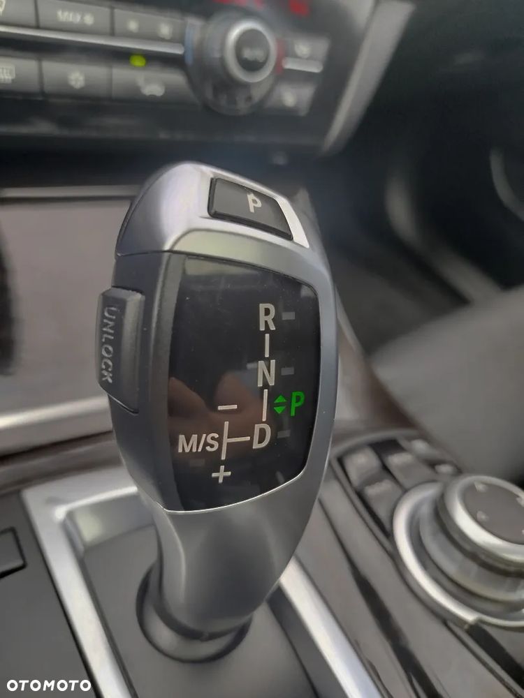 BMW Seria 5 528i Sport-Aut - 14
