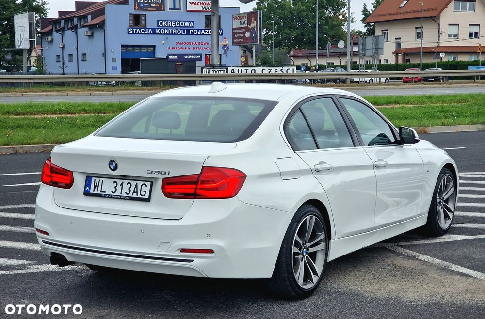 BMW Seria 3 330i GPF Luxury Line sport - 11