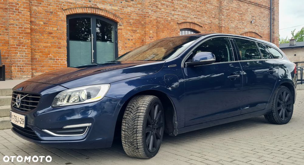 Volvo V60 D6 AWD Plug-in Hybrid Summum - 1