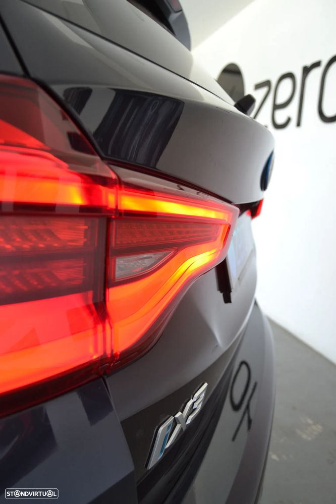 BMW iX3 Impressive - 4