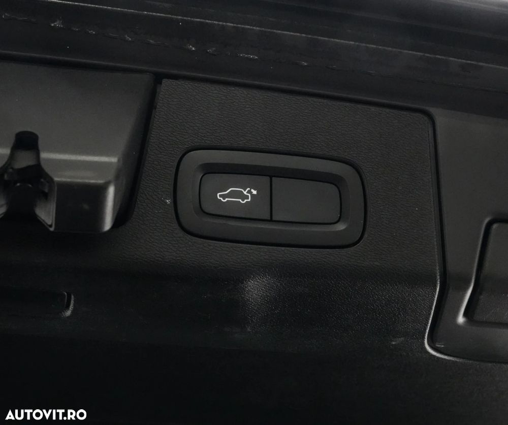 Volvo XC 60 D4 Momentum Pro - 22