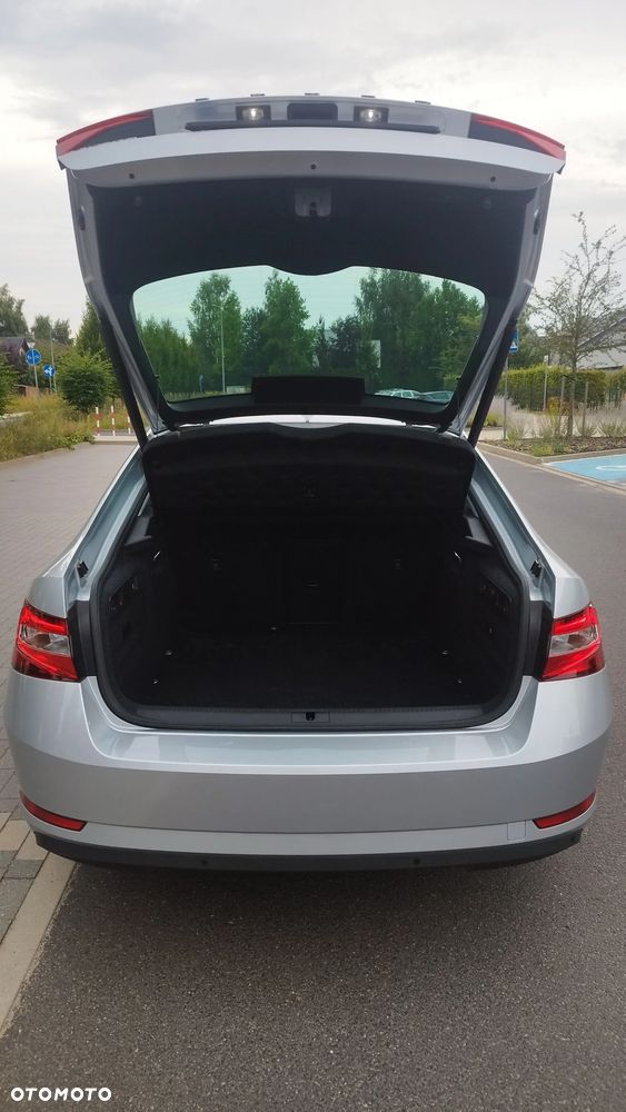 Skoda Superb 2.0 TDI SCR Ambition DSG - 9