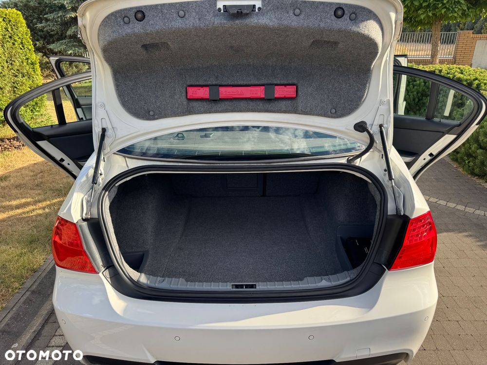 BMW Seria 3 320d M Sport EU6 - 25