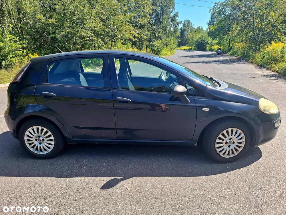 Fiat Punto 2011 photo 2