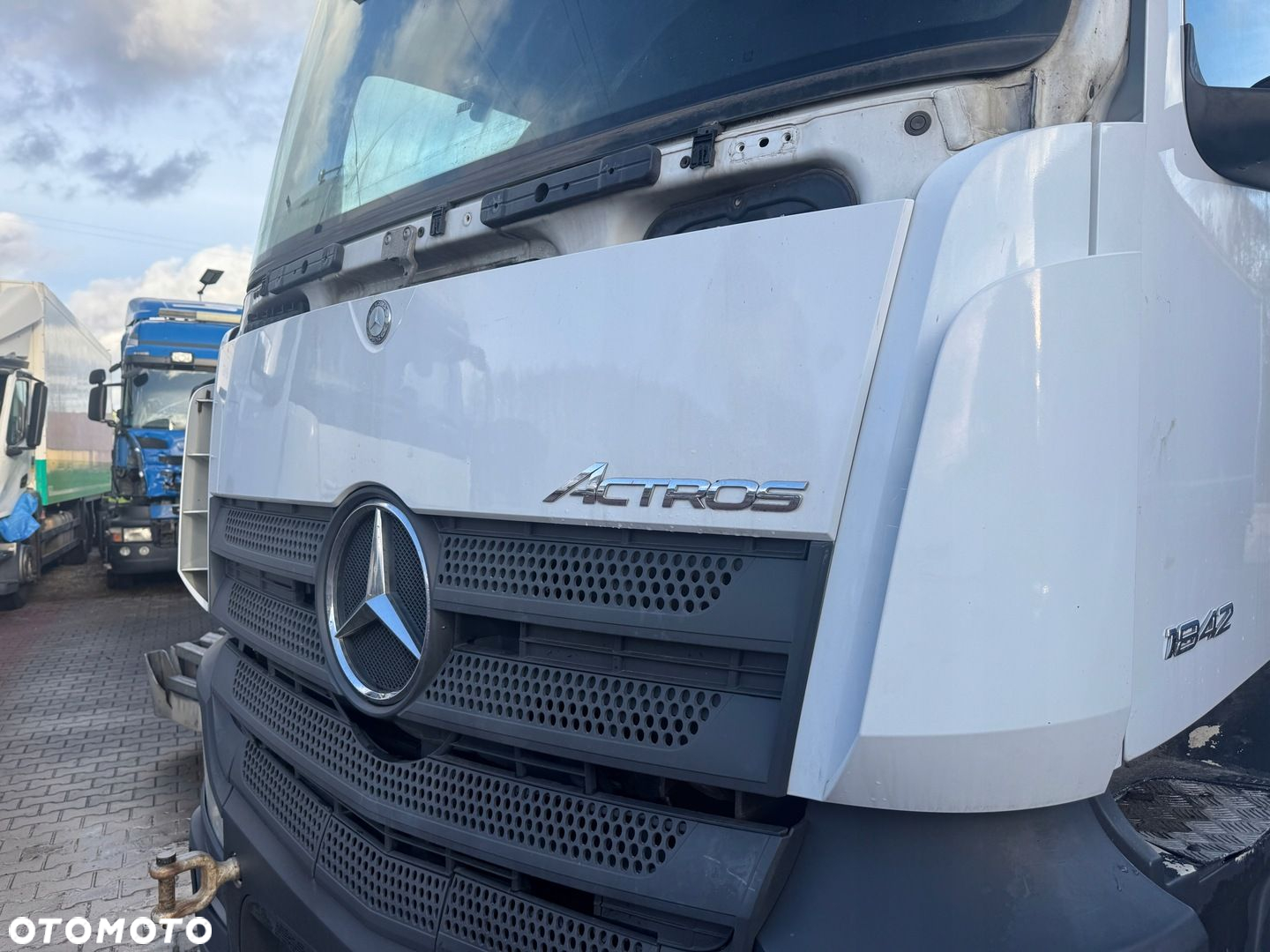 MASKA ATRAPA GRILL WĄSKA KABINA MERCEDES ACTROS MP 4 ANTOS - 3