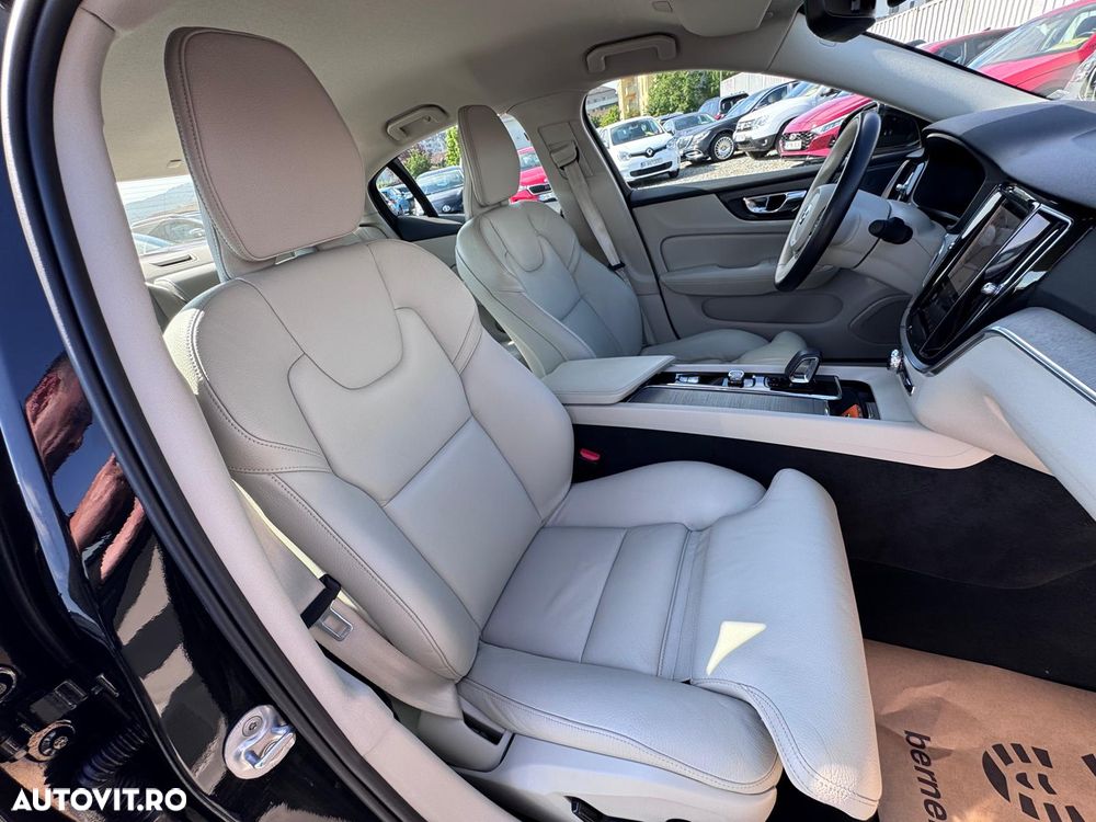 Volvo S60 B4 MHEV AT Plus Dark - 18