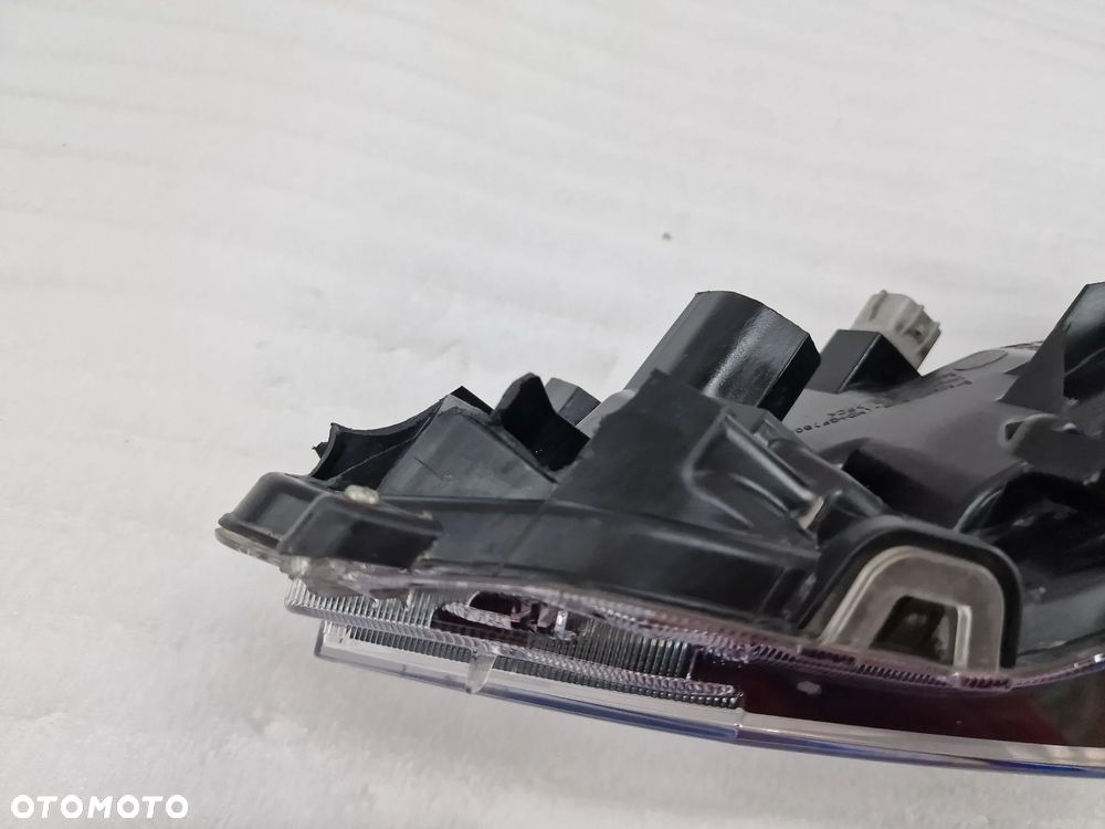 TOYOTA COROLLA E21 18- LEWA / PRAWA ZWYKŁA LAMPA PRZEDNIA PRZÓD SOCZEWKA , NR 81110-02T31-00 / 81150-02T31 / 81150-02T31-00 , NR AUKCJI LA372 - 22