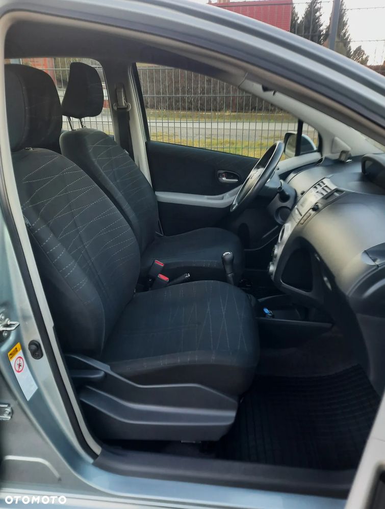 Toyota Yaris 1.3 VVT-i Executive - 11