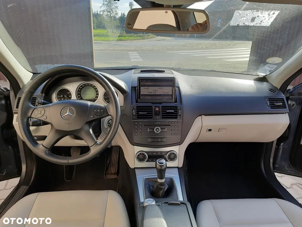Mercedes-Benz Klasa C 220 CDI Avantgarde - 21
