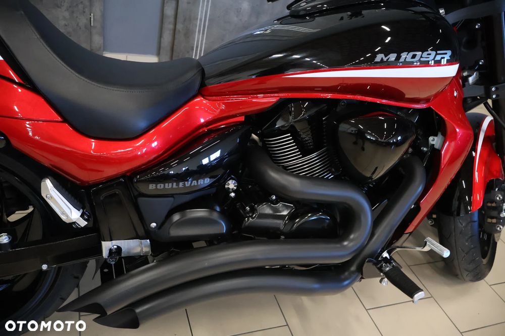 Suzuki Intruder - 16