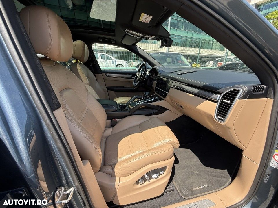 Porsche Cayenne - 17