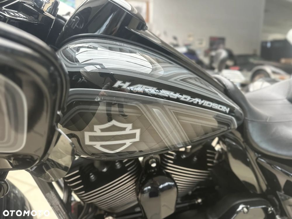 Harley-Davidson Touring Road Glide - 18