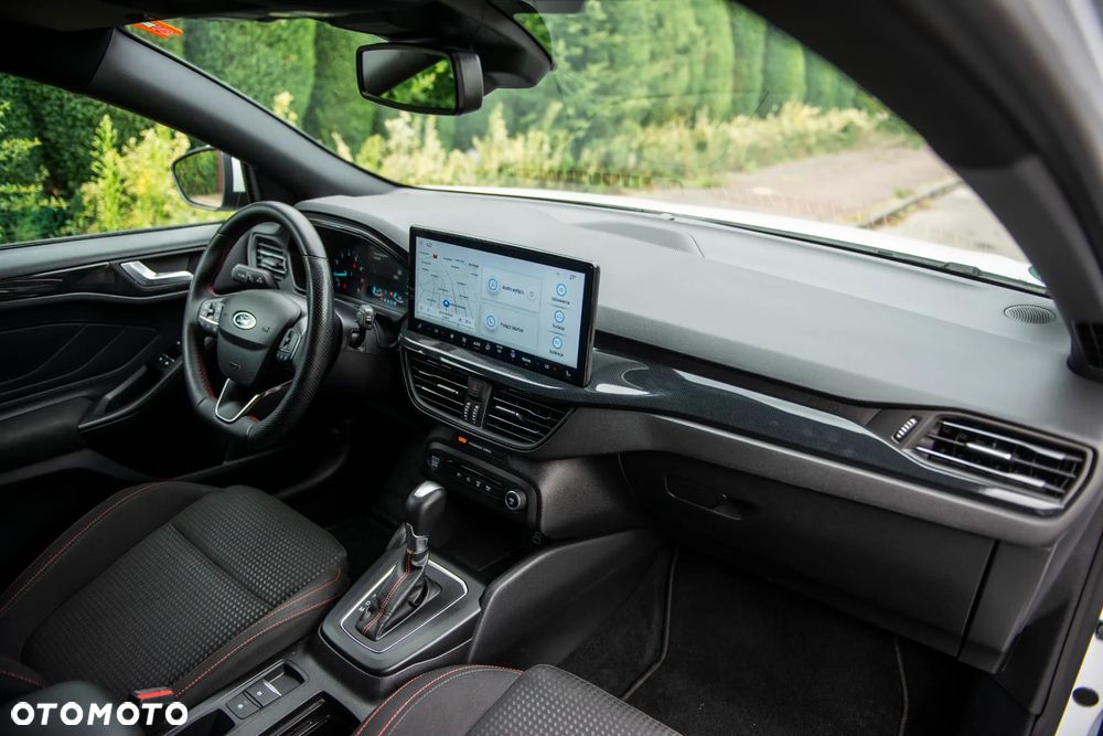 Ford Focus 1.0 EcoBoost Hybrid ST-LINE - 38