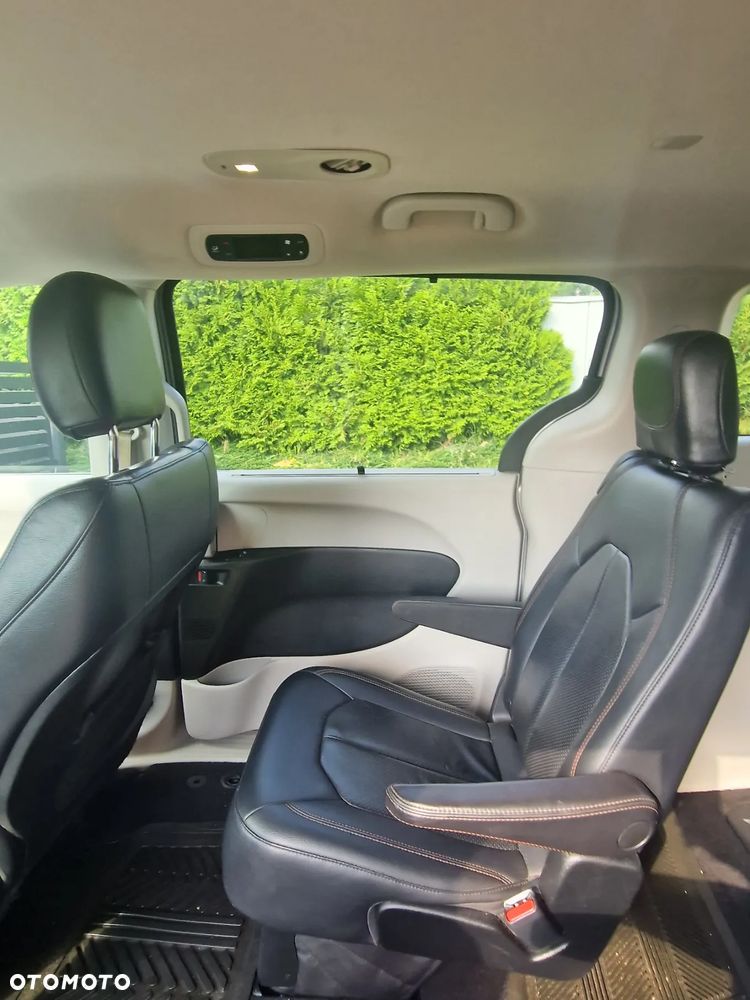 Chrysler Pacifica - 21