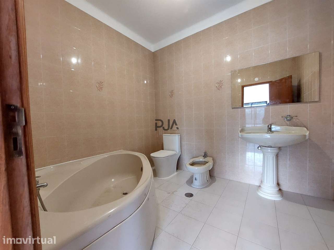 Moradia com 2 Apartamentos T4 e Armazém em Oliveira, Mangualde - Grande imagem: 5/24