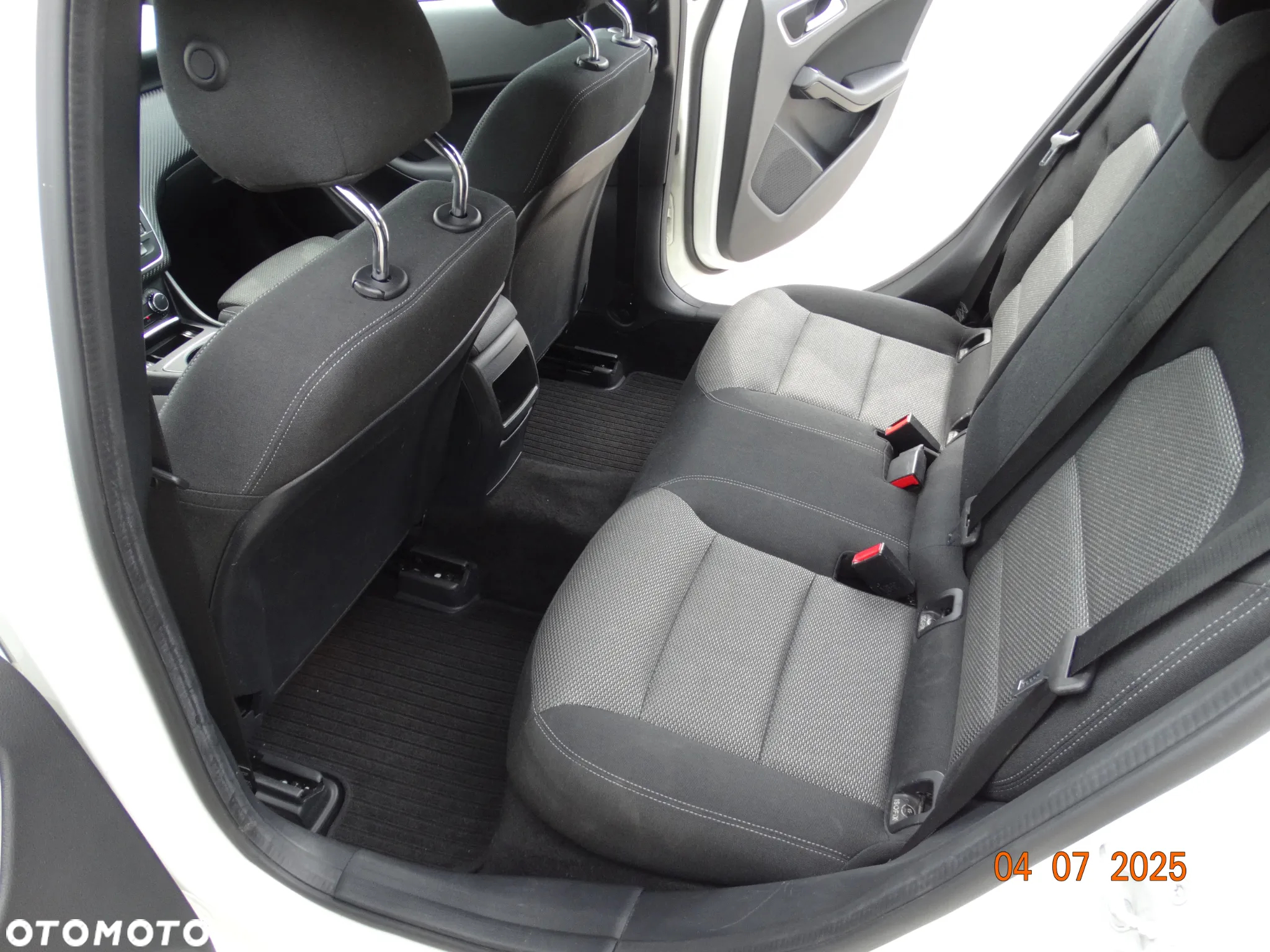 Mercedes-Benz GLA 200 7G-DCT - 5