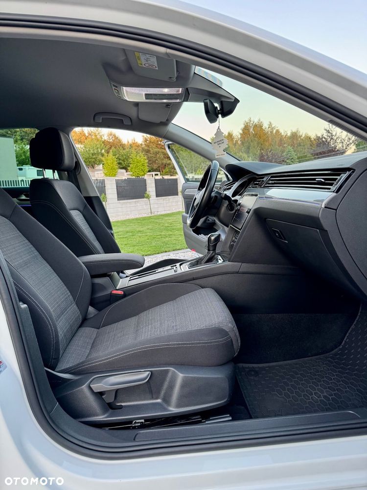 Volkswagen Passat 2.0 TDI EVO Elegance DSG - 9