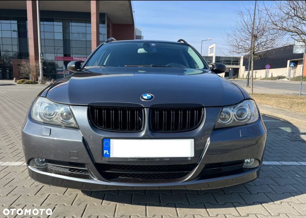 BMW Seria 3 325xi Touring - 1