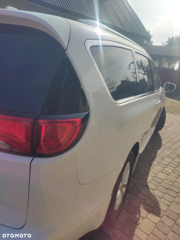 Chrysler Pacifica - 21