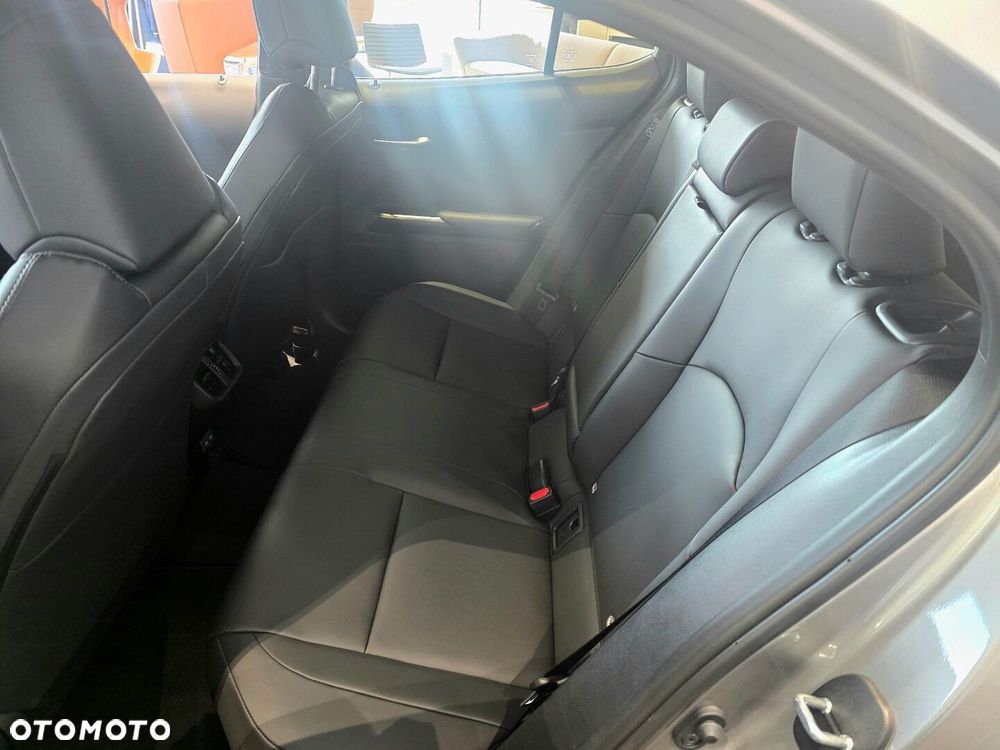 Lexus UX - 4