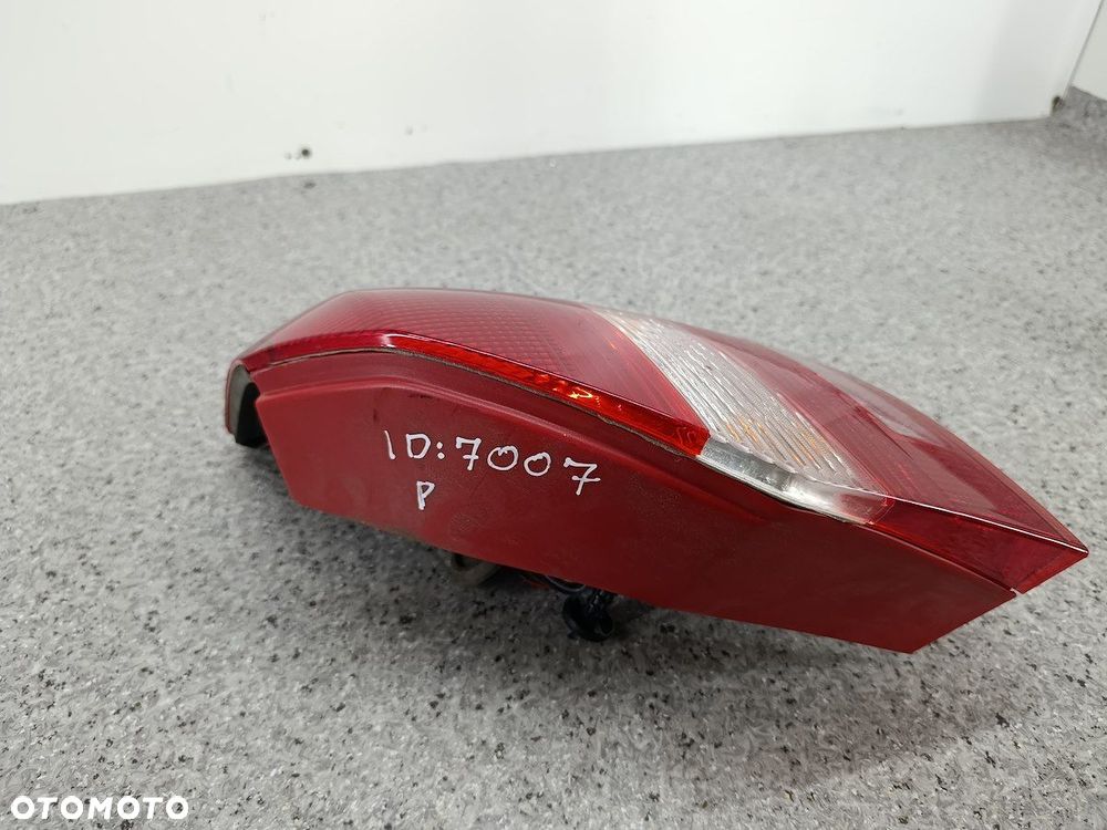 LAMPA TYLNA PRAWA SKODA FABIA II 11-C267 TYC HATCHBACK - 6