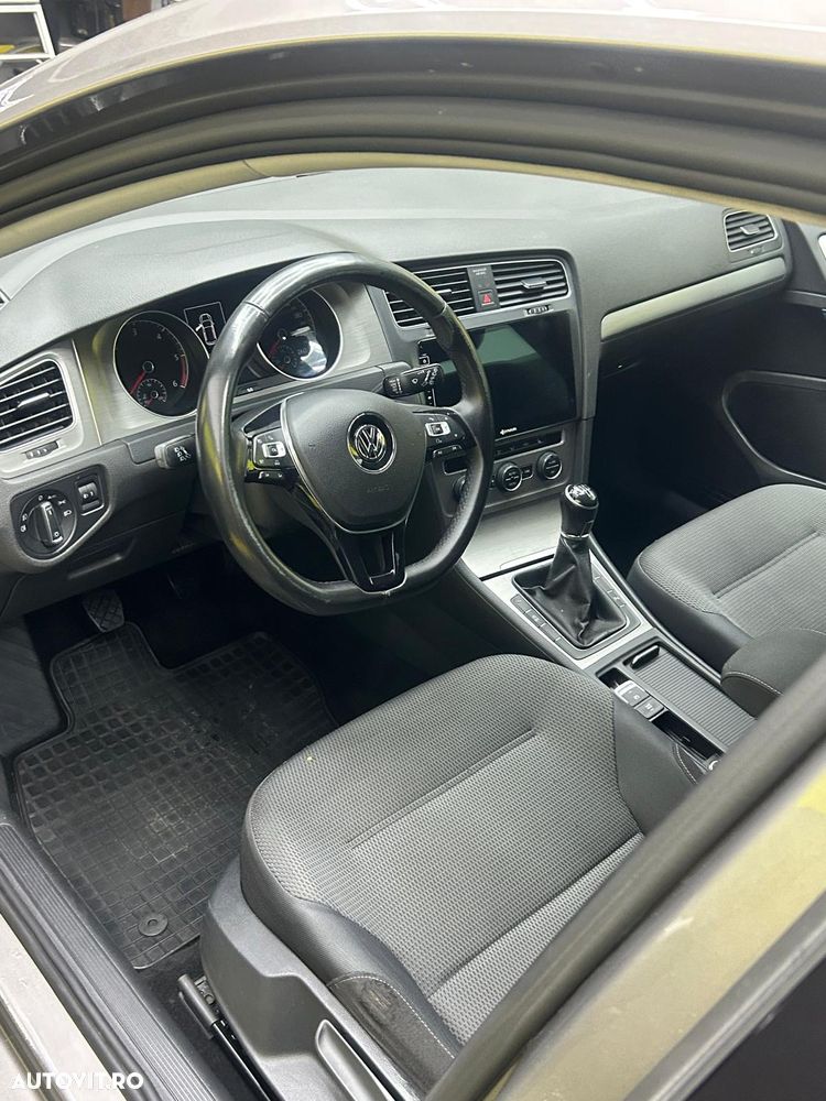 Volkswagen Golf 1.6 TDI BlueMotion Technology Comfortline - 19