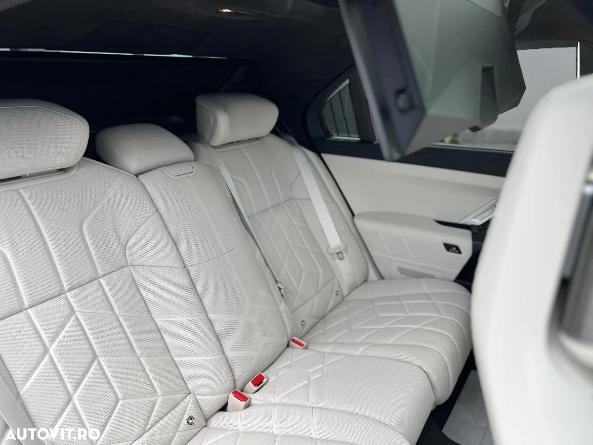 BMW M7 M760e xDrive - 39