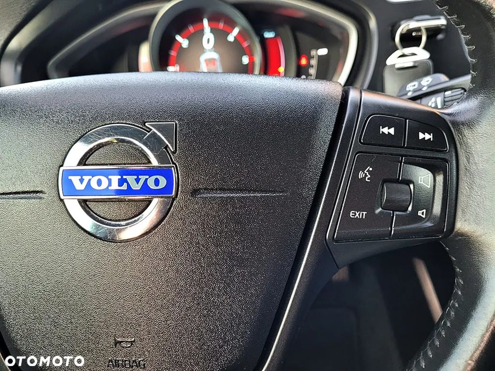 Volvo V40 Cross Country D2 Momentum - 19