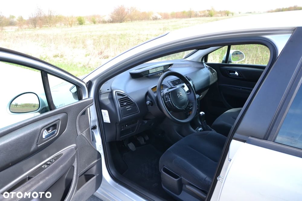 Citroën C4 1.4 16V Style - 10