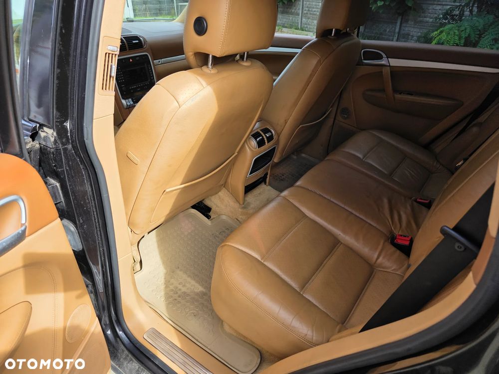 Porsche Cayenne - 14