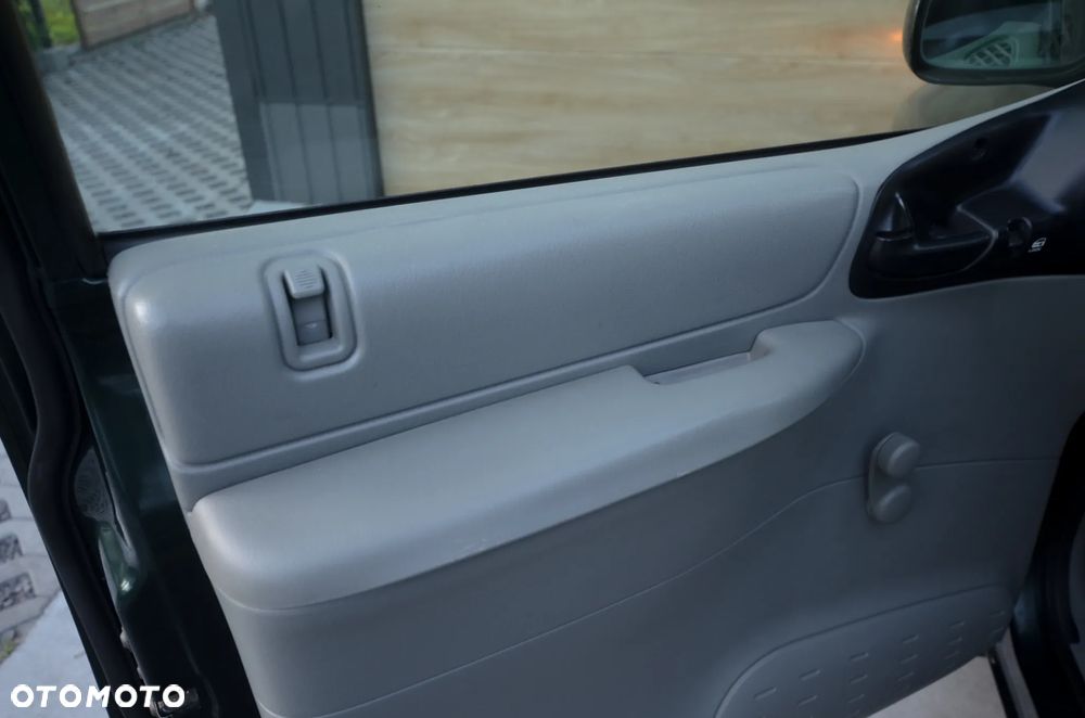 Dodge Caravan SE 3.0 - 25