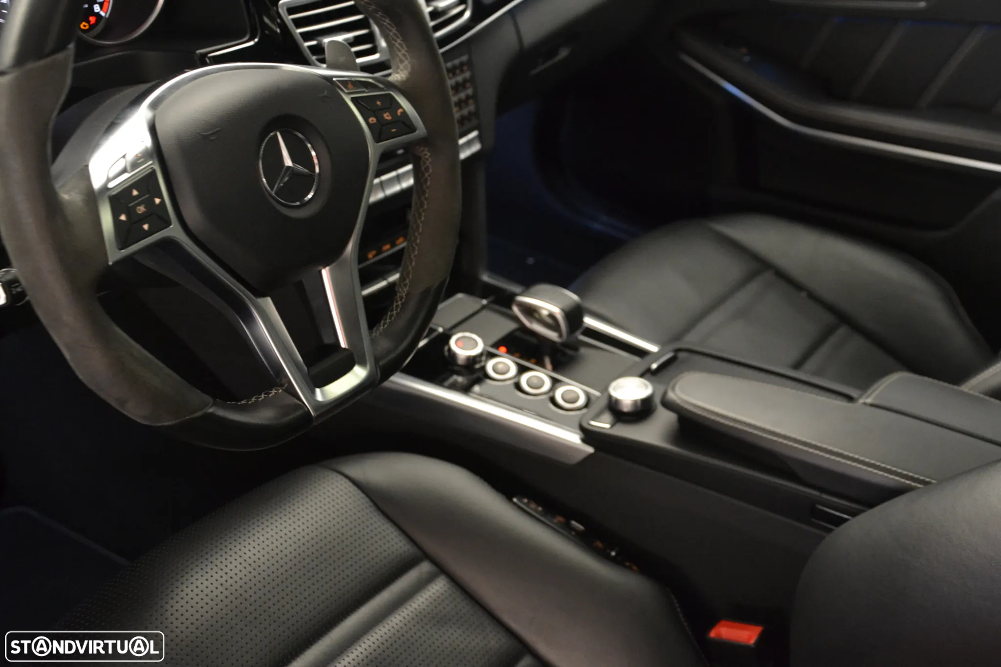 Mercedes-Benz E 63 AMG S 4-Matic - 32