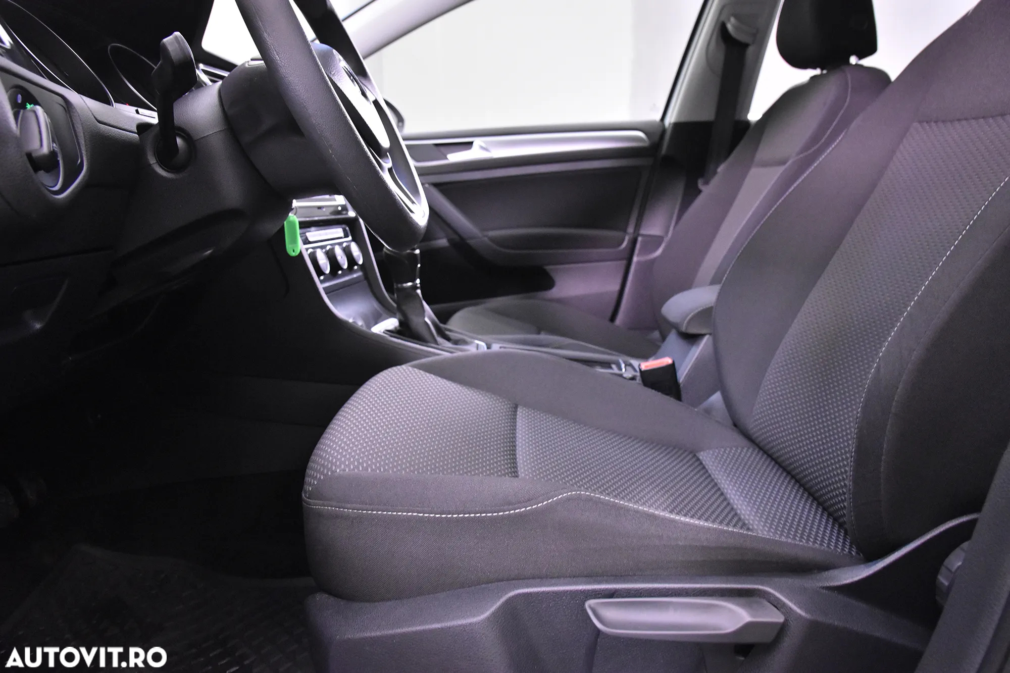 Volkswagen Golf - 19