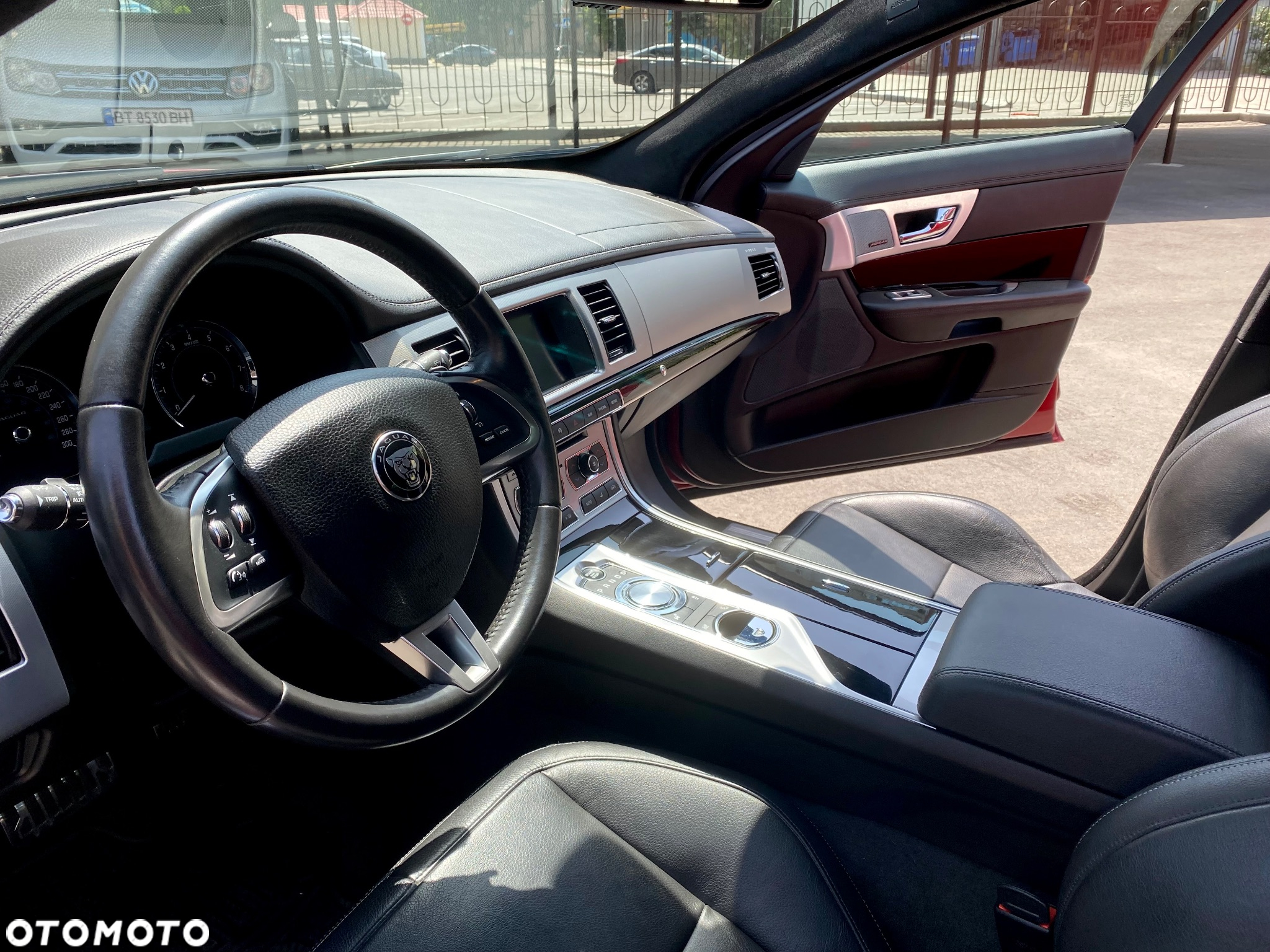 Jaguar XF 3.0 T AWD R-Sport - 8