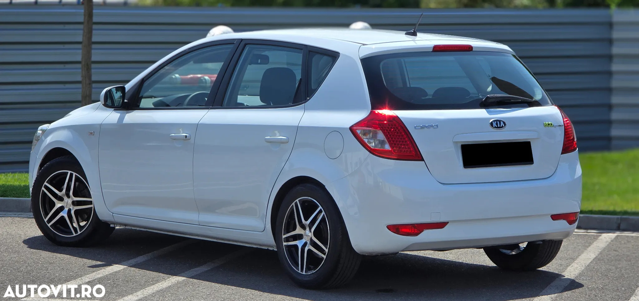 Kia Ceed - 4