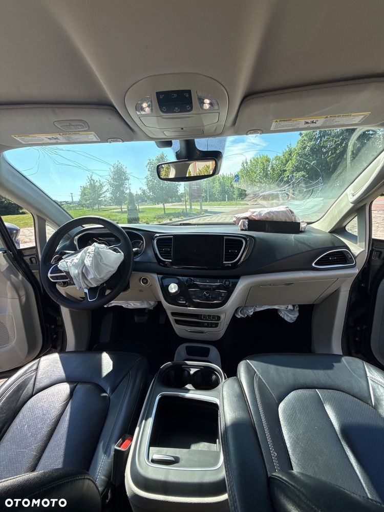Chrysler Pacifica - 32
