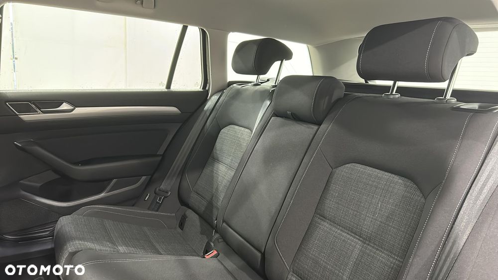 Volkswagen Passat - 13