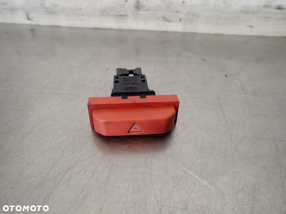 PRZEŁĄCZNIK ŚWIATEŁ AWARYJNYCH NISSAN X-TRAIL - 1