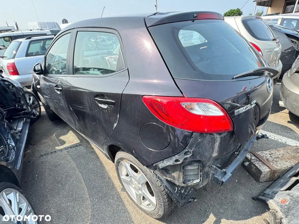 Mazda 2 II 2010r  1.3 benzyna 86 KW  - samochód cały na części - 2