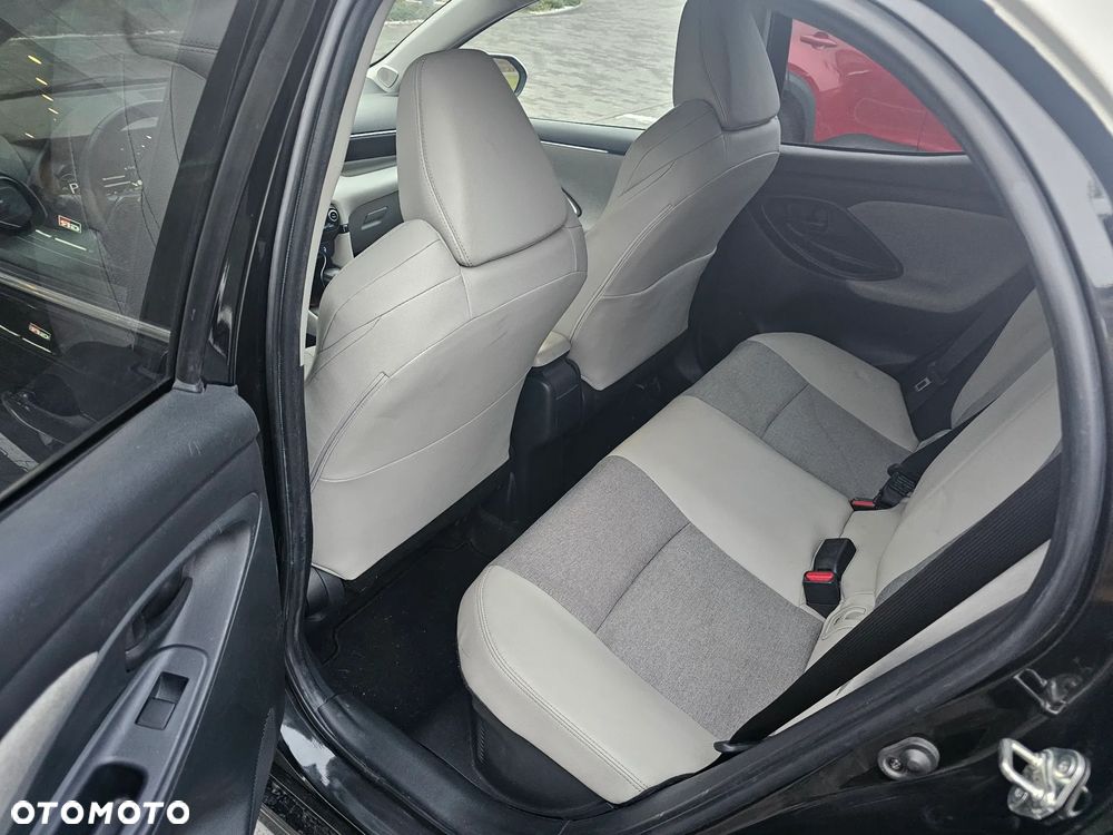 Toyota Yaris Hybrid 100 Selection - 16