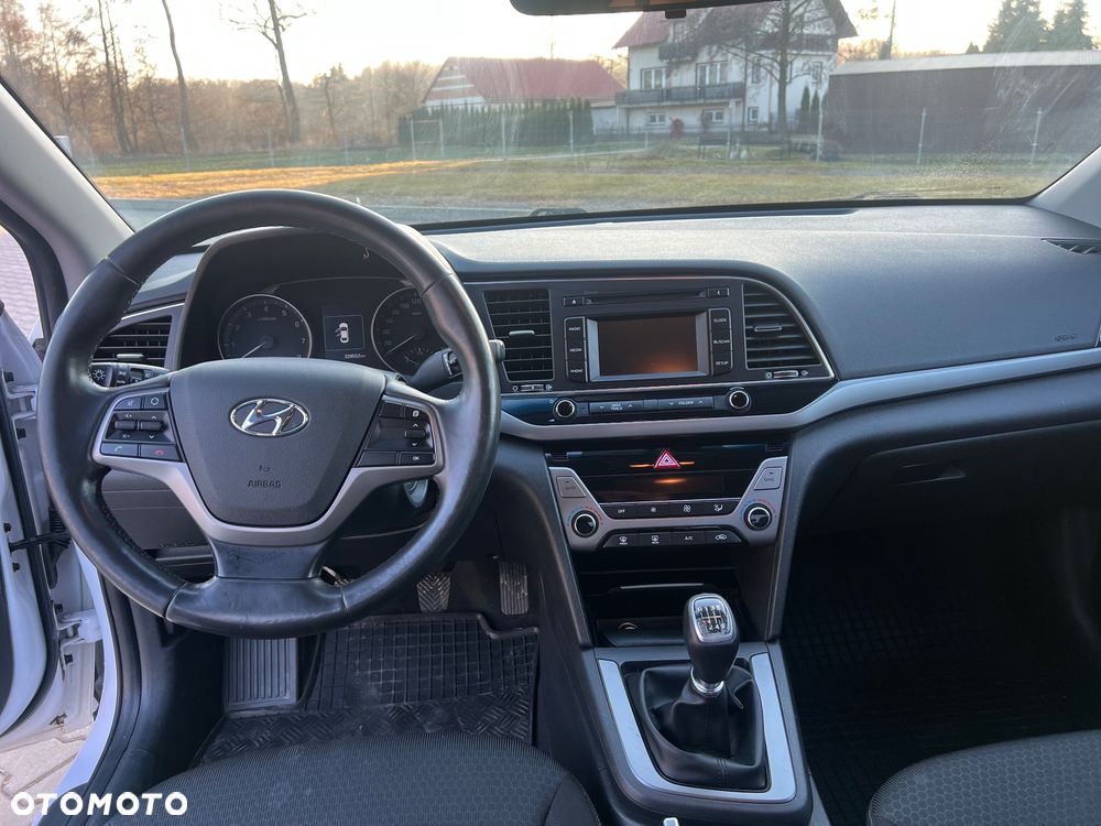 Hyundai Elantra 1.6 Comfort - 21