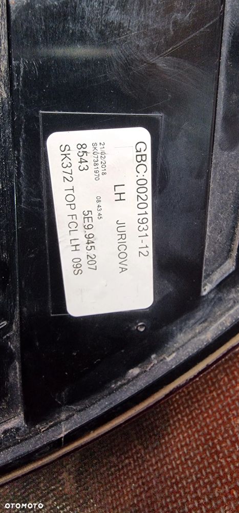 LAMPA TYLNA PRAWA/ LEWA  SKODA OCTAVIA III Lift KOMBI 5E9945207 5E9945208 - 12