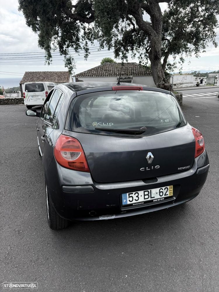 Renault Clio - 2
