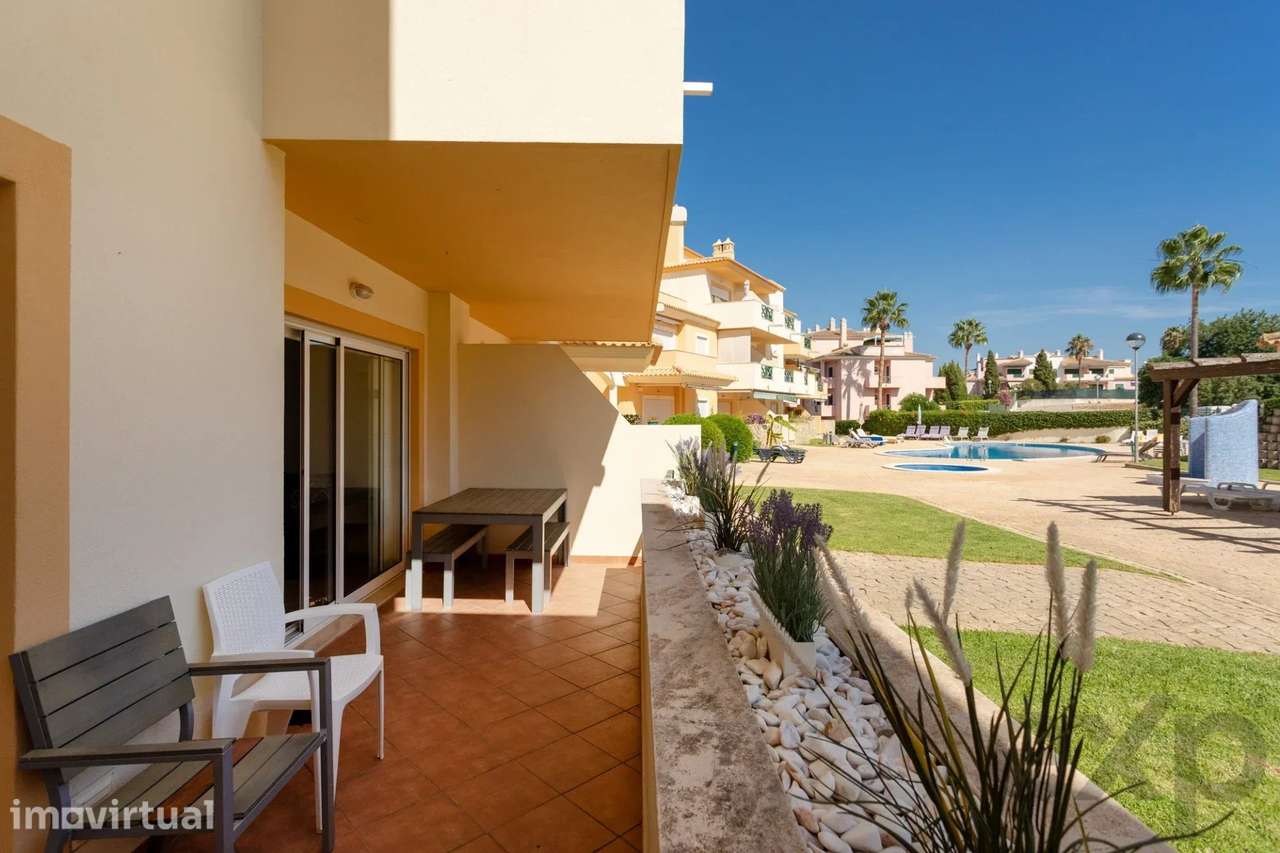 Apartamento T2 com terraços, 2 piscinas, vistas para a natureza e lice - Grande imagem: 4/31