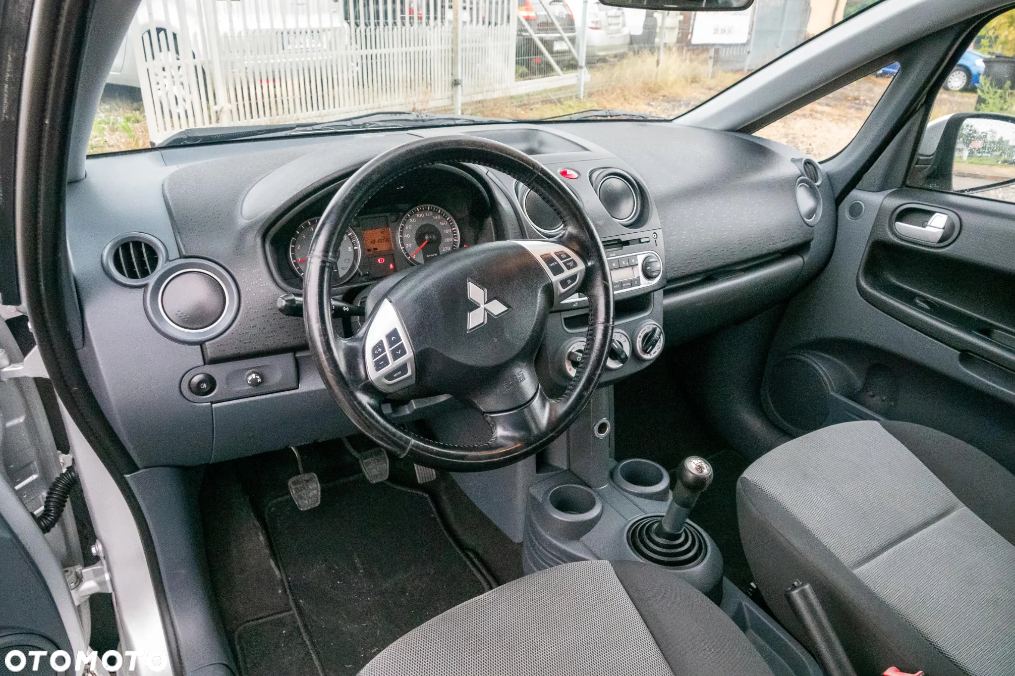 Mitsubishi Colt - 7